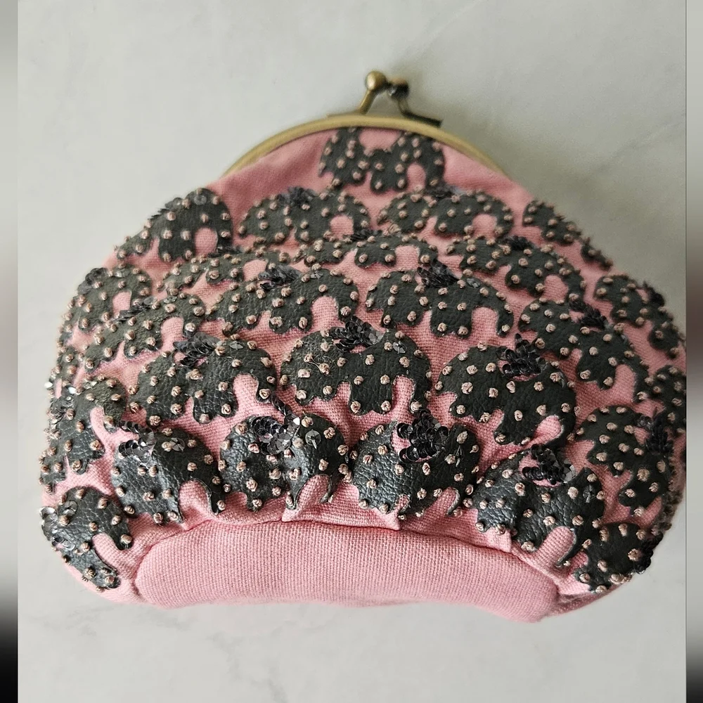 ANTHROPOLOGIE IPA-NIMA Elephant
Kiss Lock Women's Beaded Pink Clutch Wallet - Picture 8 of 14